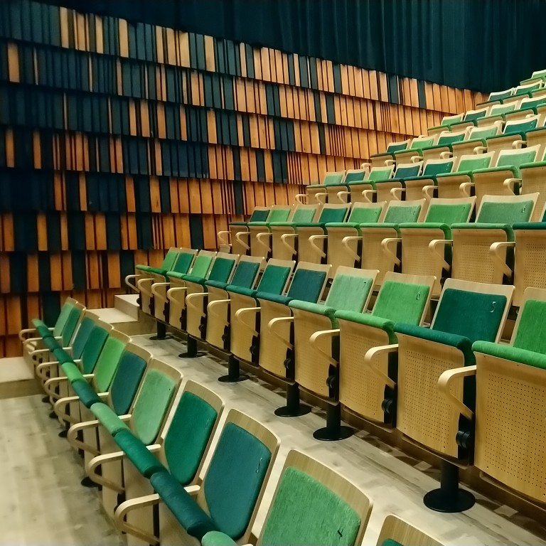 Skeie/Wave theater seat